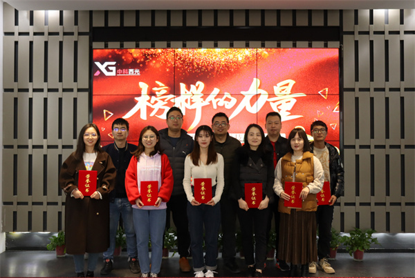 員工領(lǐng)導(dǎo)合影